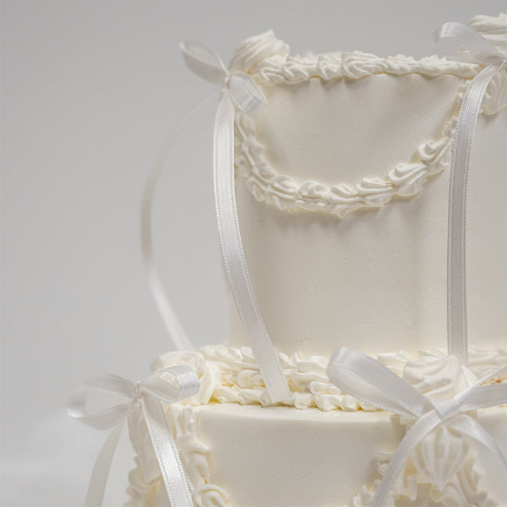 Petit Gateau - White Bow