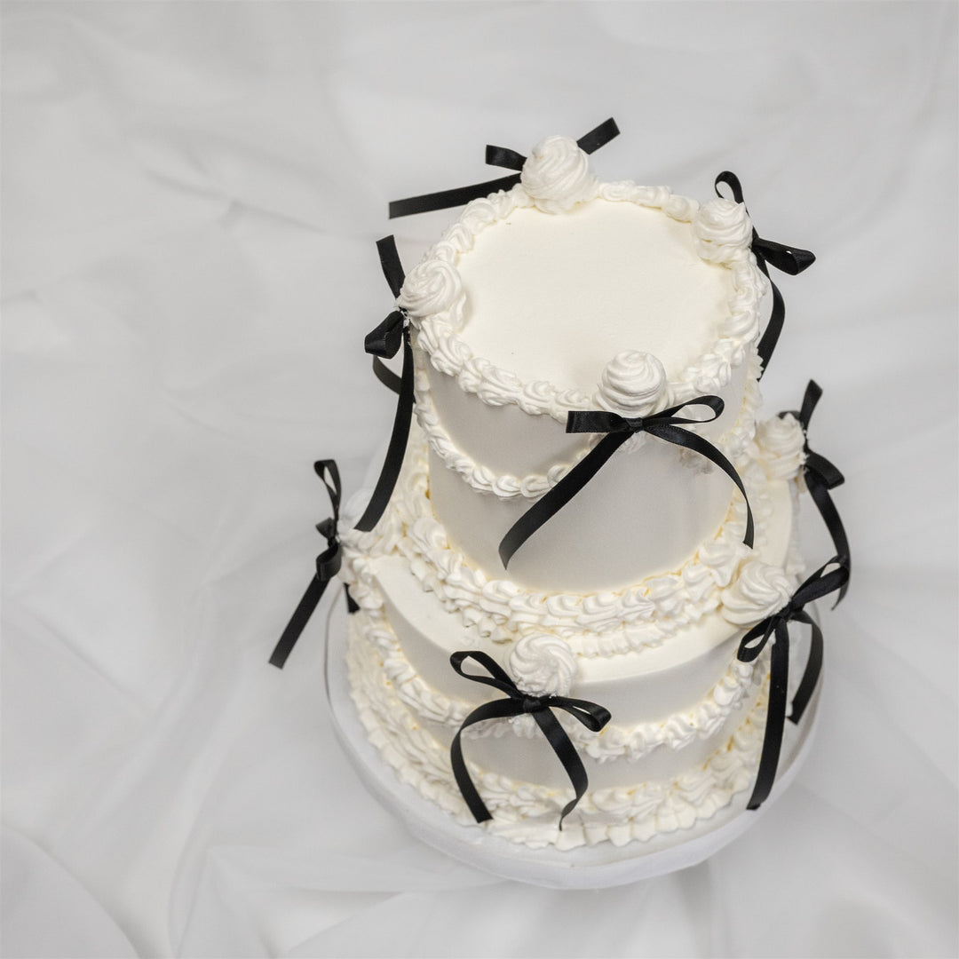 Petit Gateau - Black Bow